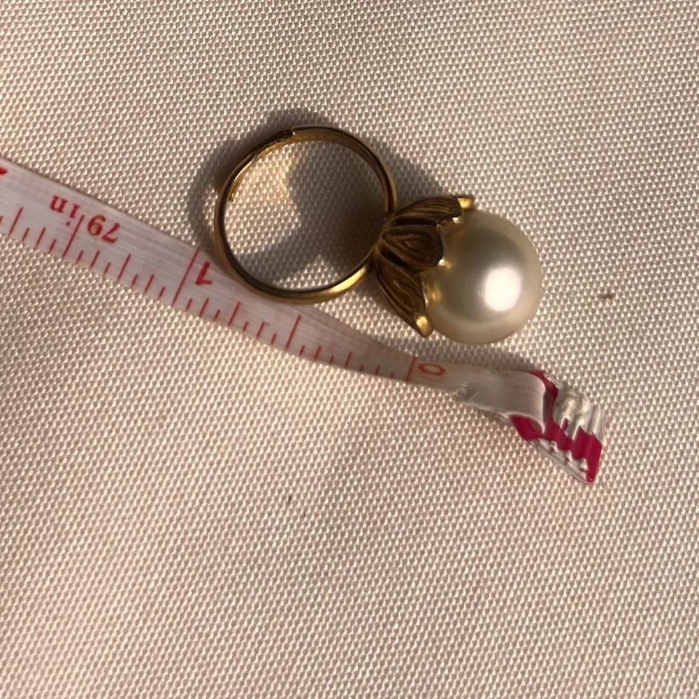 Vintage unsigned Miriam Haskell‎ Faux Pearl Gold-Tone Baroque adjustable ring